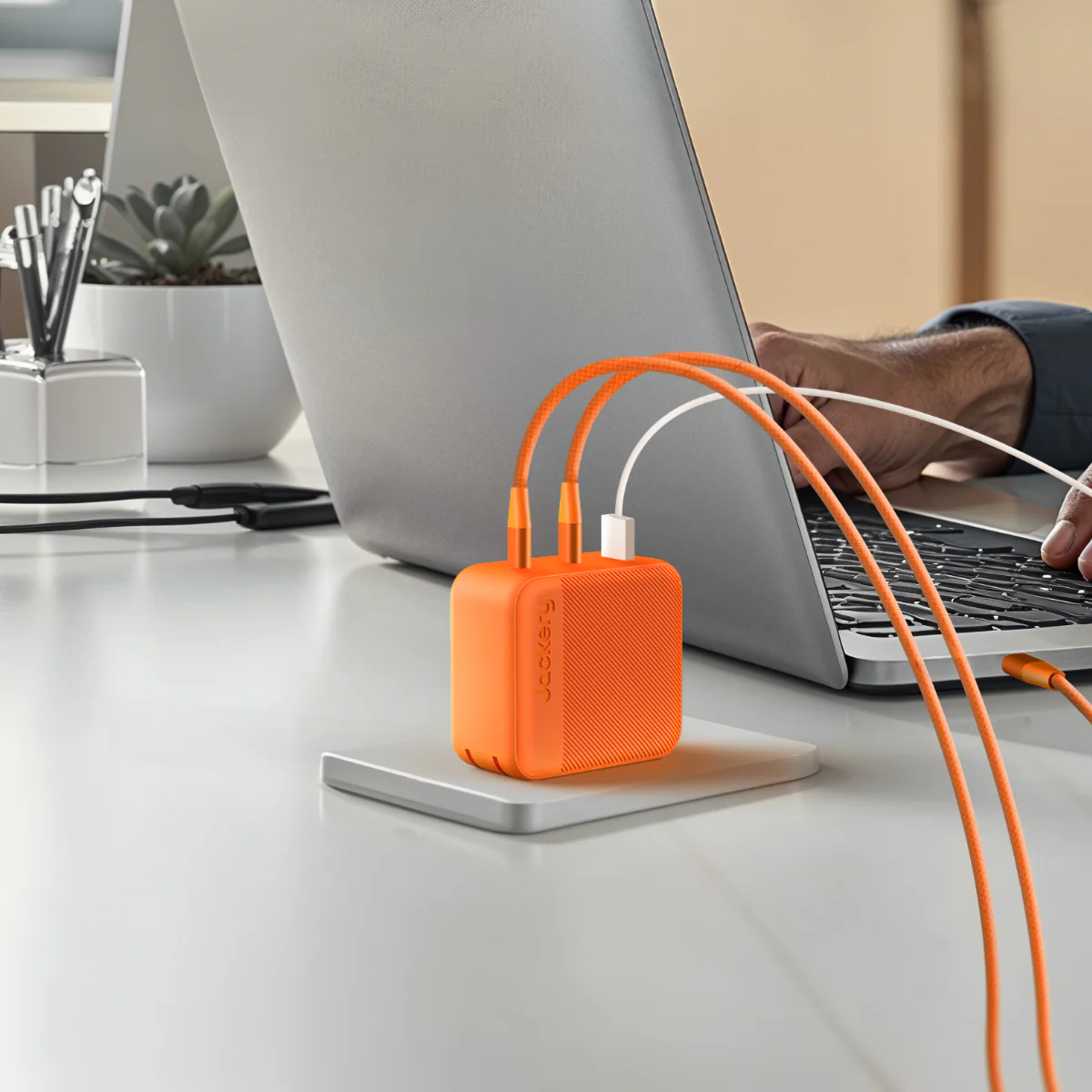 Jackery 102W GaN 3-Port Fast Charger - Image 5